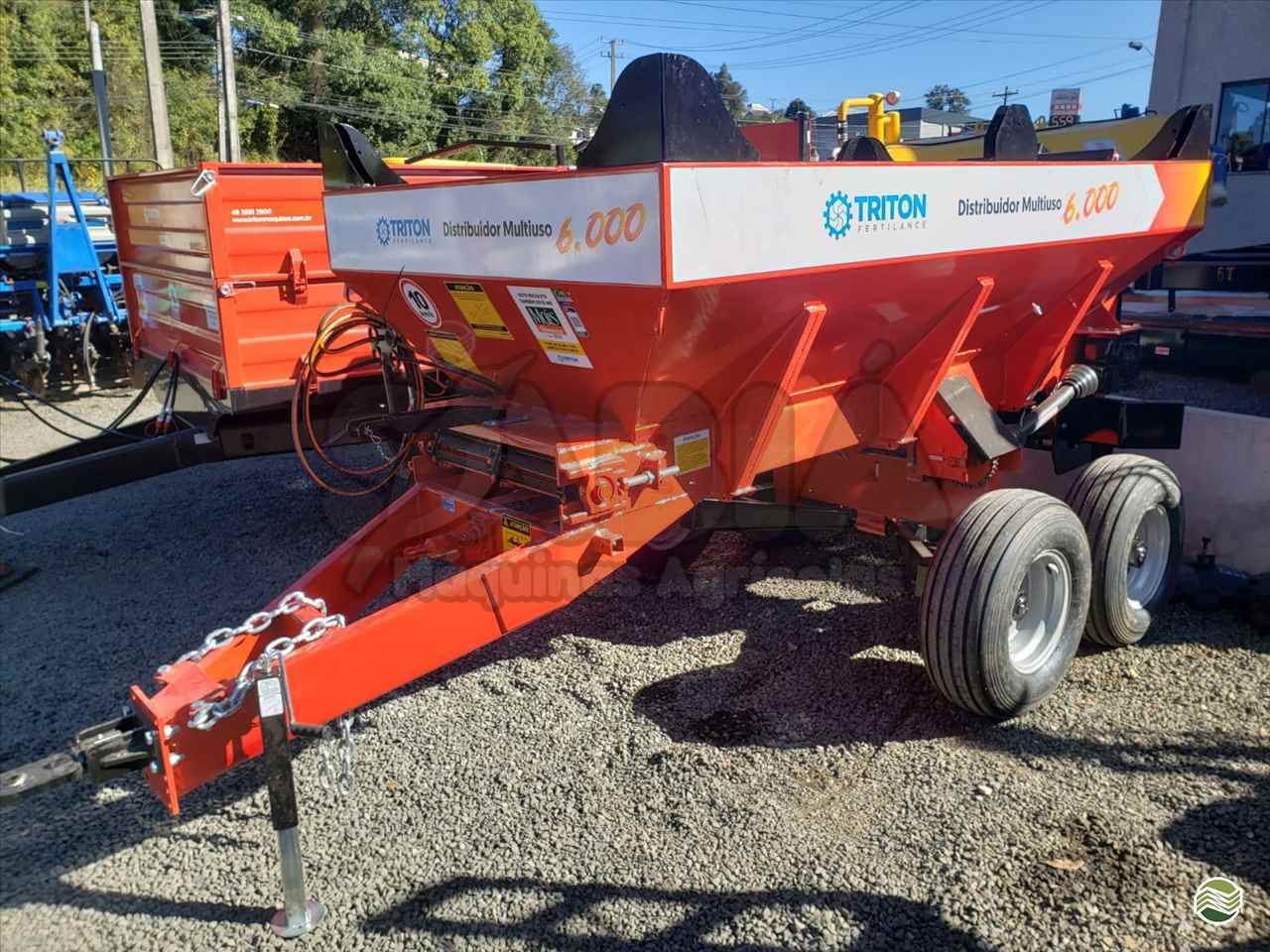 IMPLEMENTOS AGRICOLAS DISTRIBUIDOR CALCÁRIO 6000 Kg Sabiá Máquinas Agrícolas IRATI PARANÁ PR